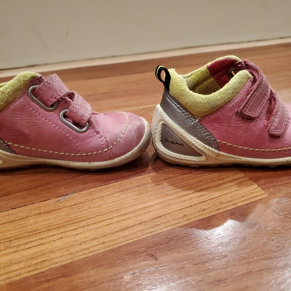 ECCO- Toddler 4.5 - Picture 5 of 7